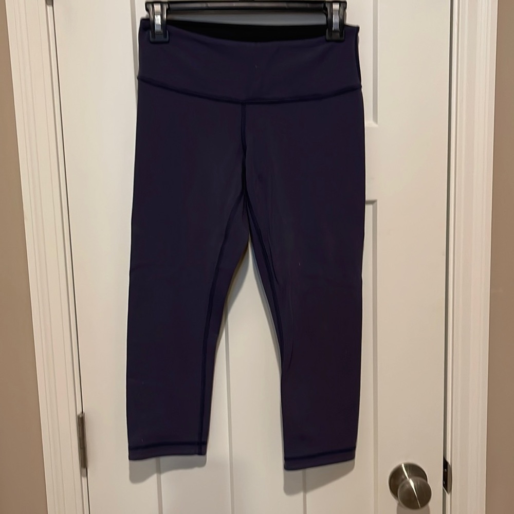 Lululemon reversible - black/deep purple, size 6 cropped leggings